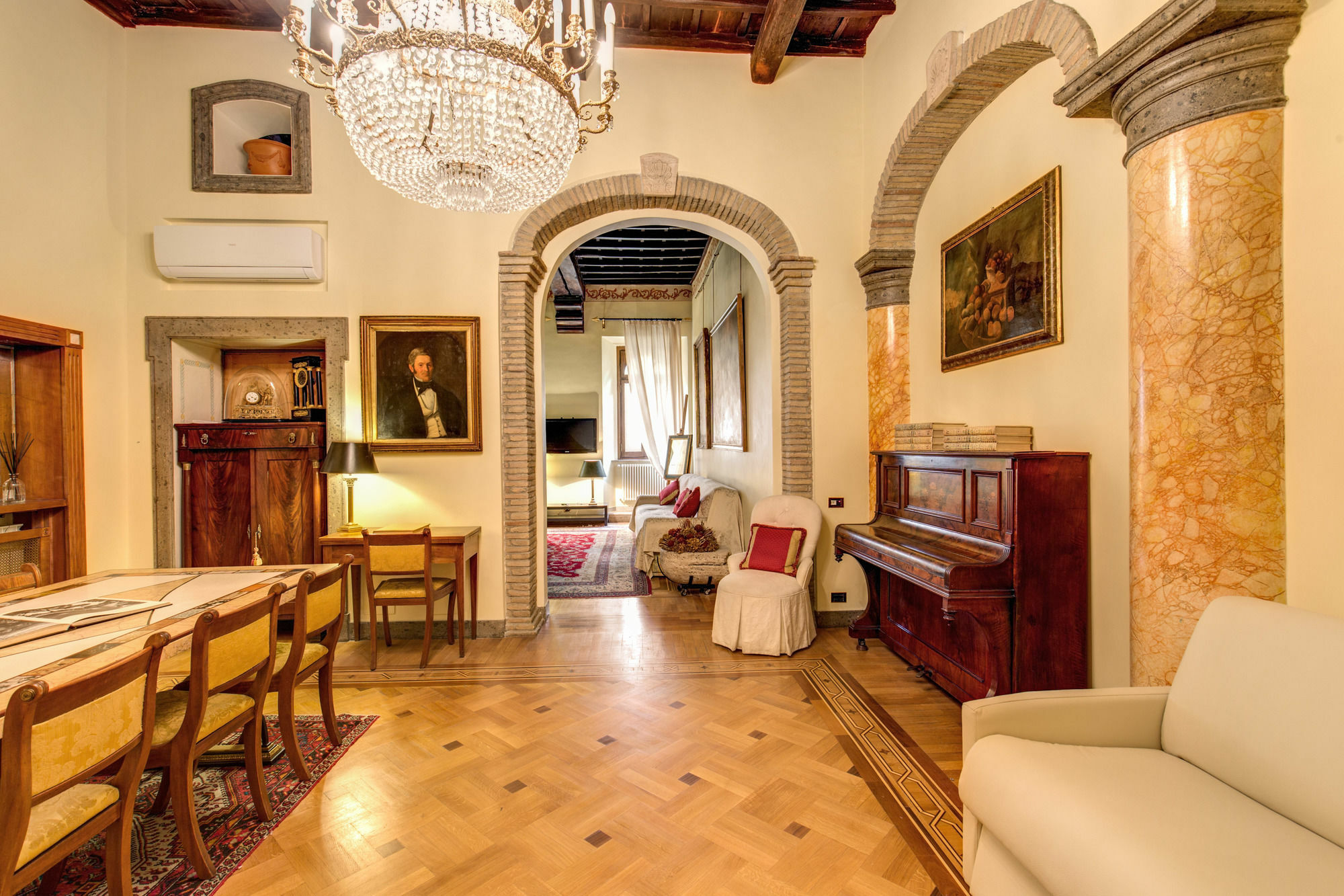 Apartment In Historic *