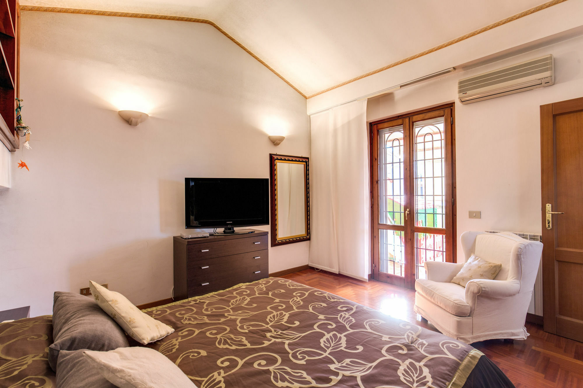 In Historic Apartment Rome