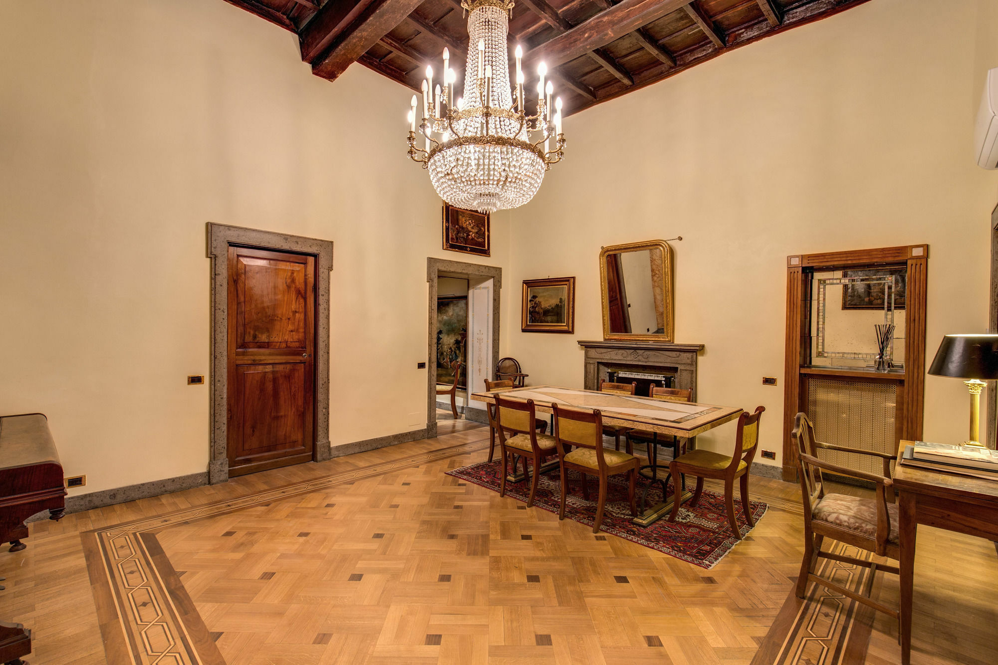 Apartment In Historic Rome