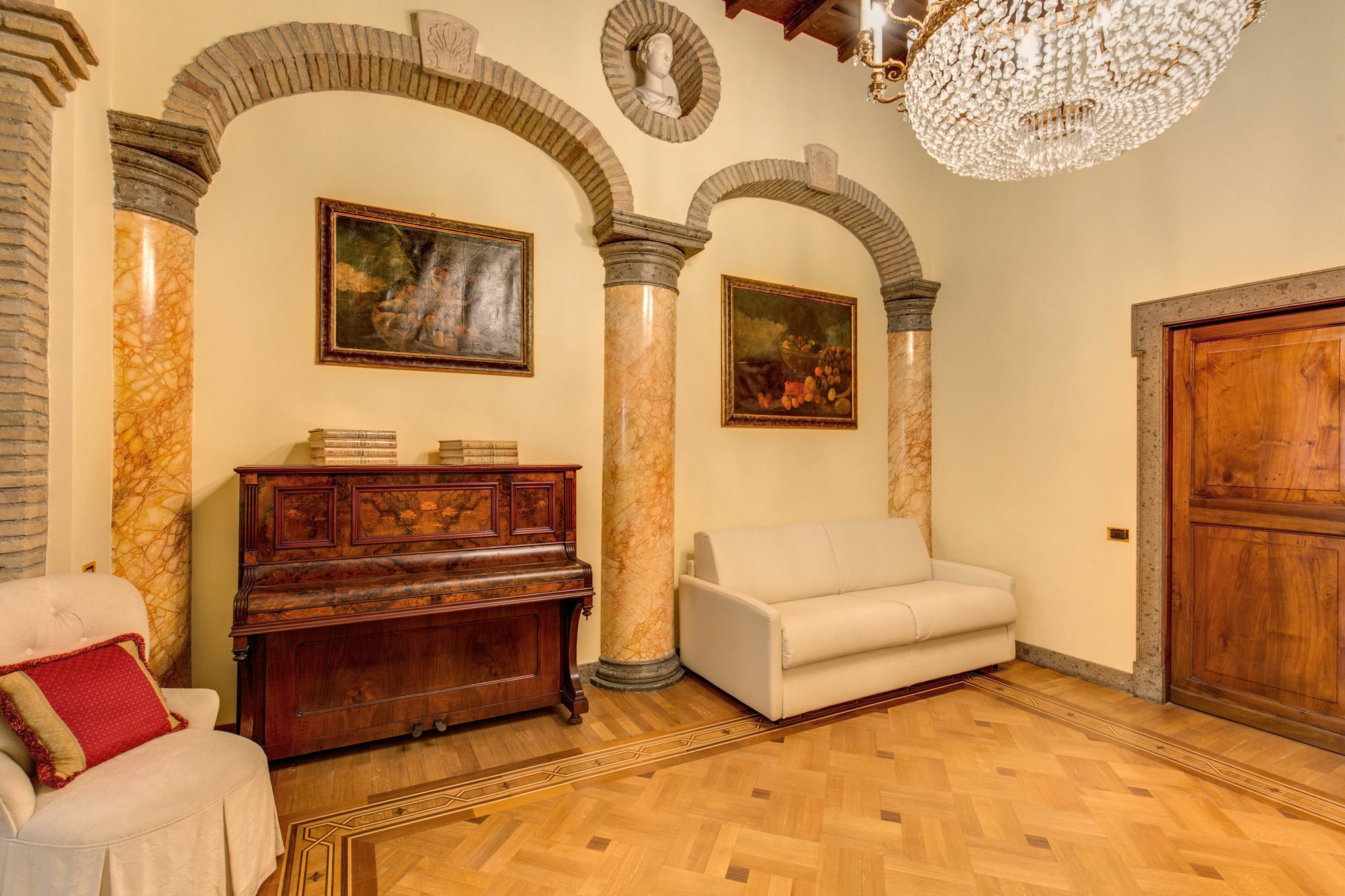 Apartment In Historic Rome
