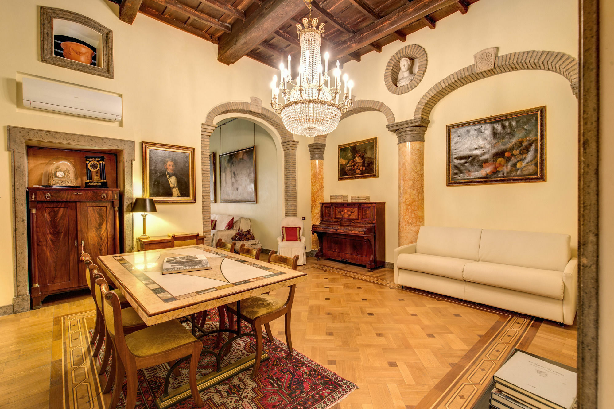 Apartment In Historic *